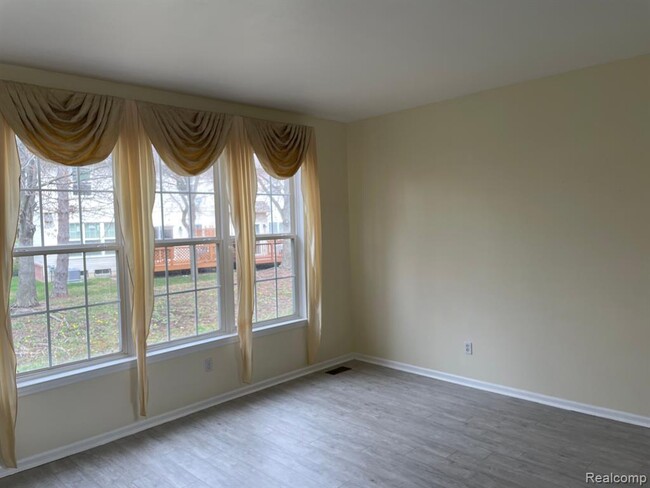 Building Photo - 38463 Saratoga Cir