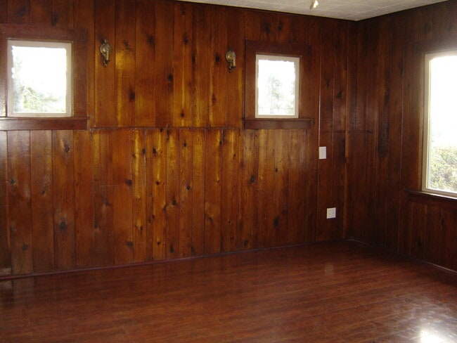 Building Photo - ***PENDING APPLICATION***Cabin in the woods on 4+ Acres.