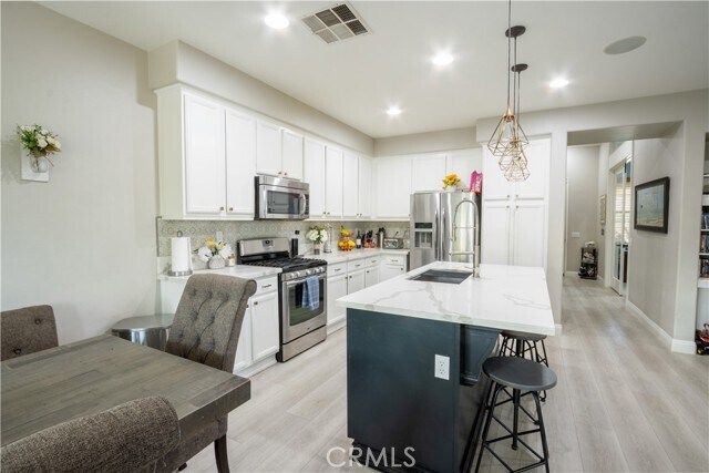 Building Photo - 23650 Aquacate Rd