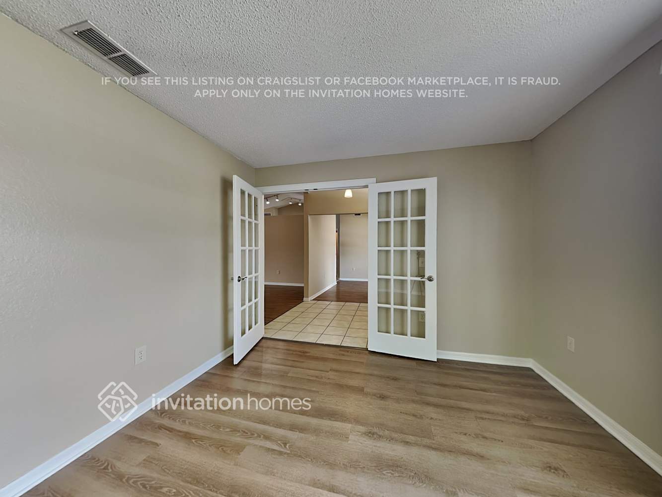 Building Photo - 819 Reflections Loop E