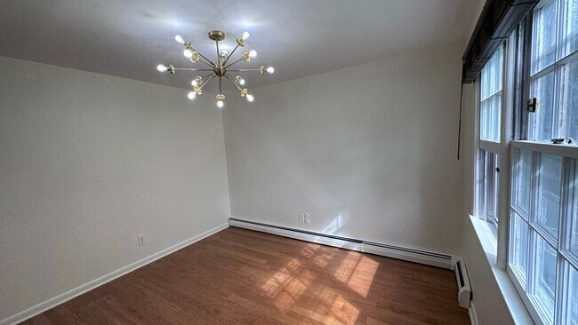 Building Photo - 211 Linden Ave