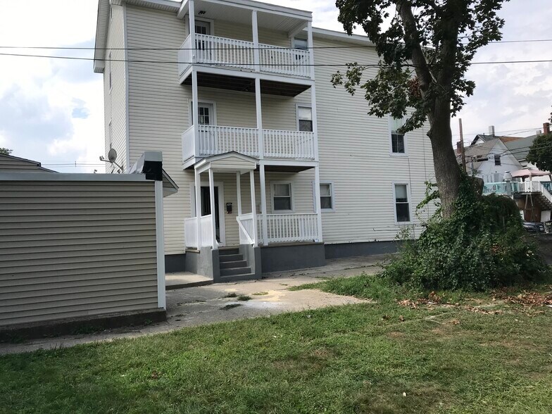 Building Photo - 427 Manchester St