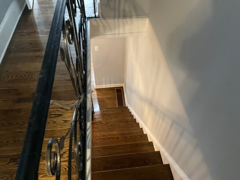 Building Photo - 2115 S 67th St