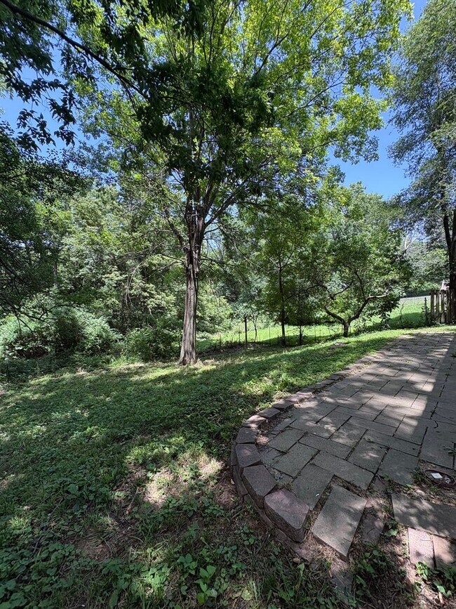 Building Photo - Well-Located 3 Bed, 1 Bath Home in Convenient Independence Neighborhood