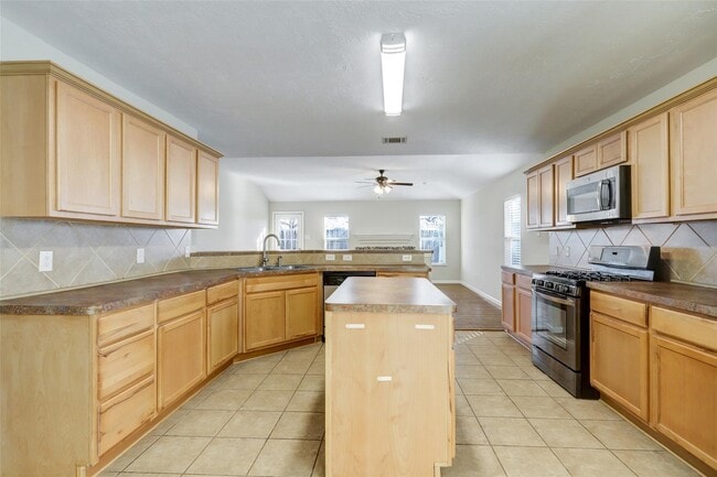 Building Photo - 18319 Austin Oak Ln