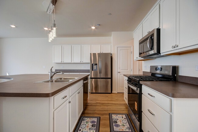 Building Photo - 5935 Hawkweed Dr
