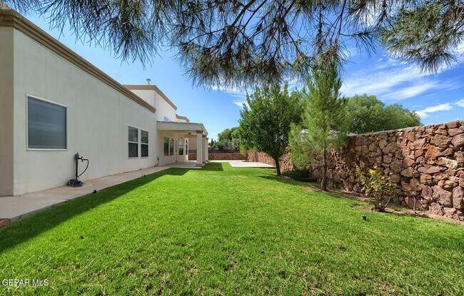 Building Photo - 6030 Laguna Vista Dr