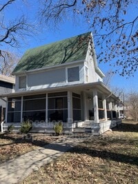 Building Photo - 1704 Mississippi St