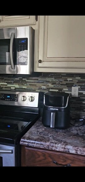 Building Photo - 442 Northwoods Dr