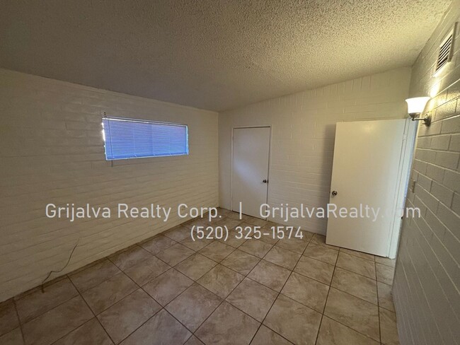 Building Photo - 3 Bedroom, 2 Bath House for Rent!   (Cardi...