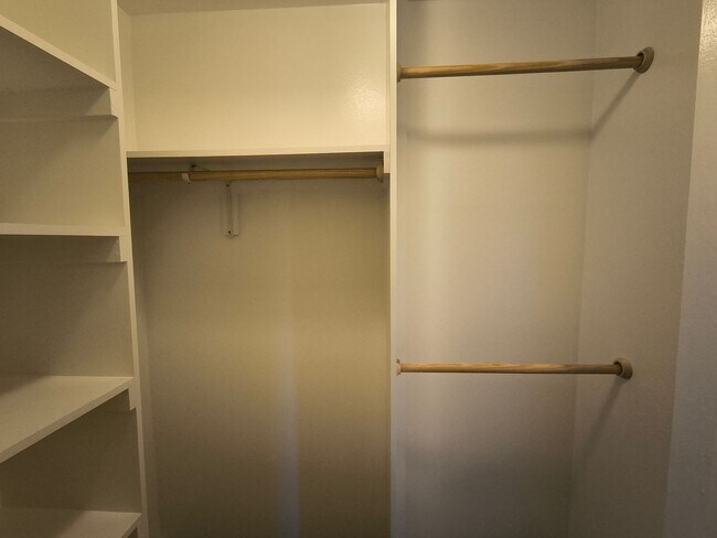 Building Photo - TOP FLOOR 1BD/1BATH Condo Available For Rent at the Watergate Community in Emeryville!!!!