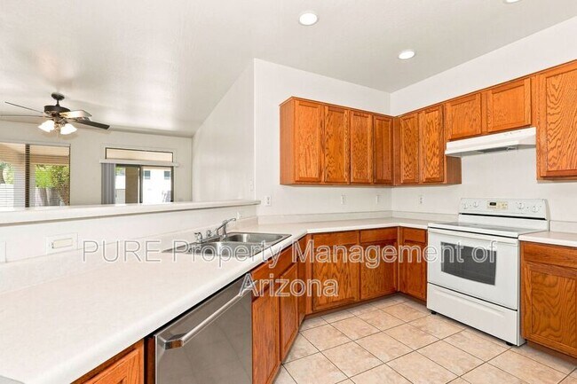 Building Photo - 1136 E Nickleback St