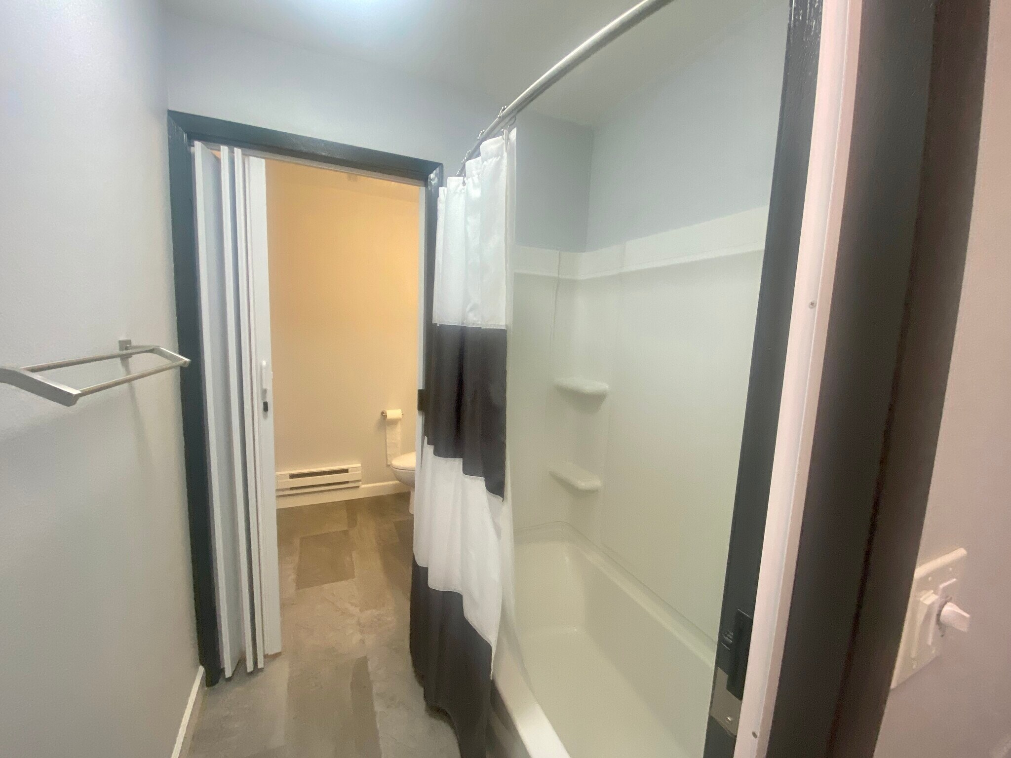 bath - 5333 Brody Dr