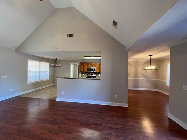 Building Photo - 1521 Mansfield Rd