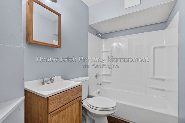 Building Photo - 452 Bluff Dr