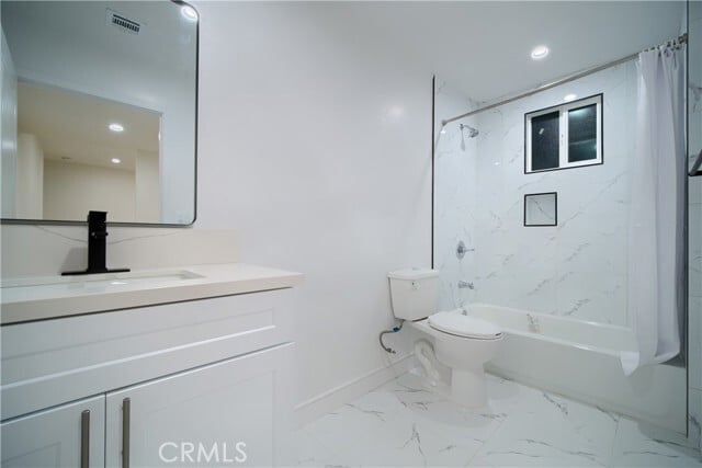 Building Photo - 801 E 84th Pl