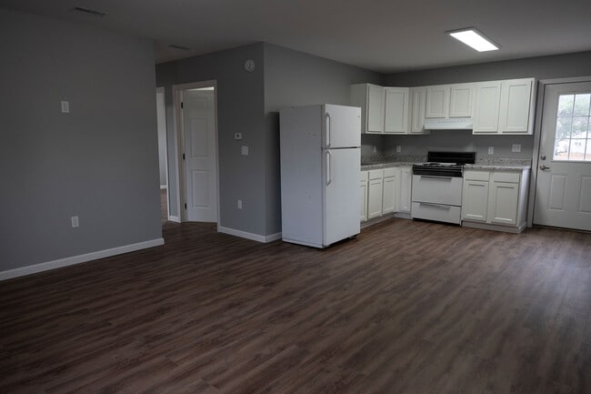 Building Photo - 809 N Main St