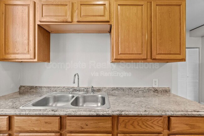 Building Photo - 4175 McRee Ave