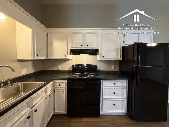 Building Photo - 13 W 5th St