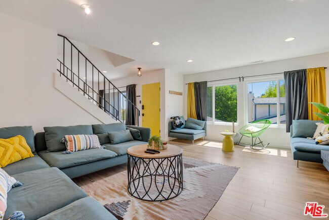 Building Photo - 5343 Tendilla Ave