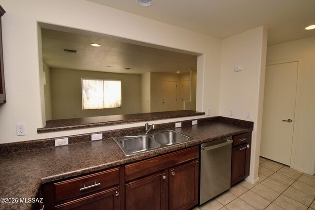 Building Photo - 10610 E Pleasant Pasture Dr
