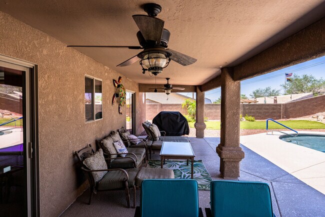 Building Photo - 3161 Newport Dr