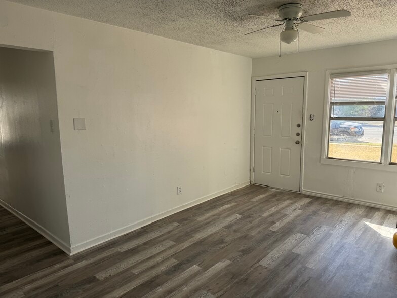 Primary Photo - 5334 S 7th St