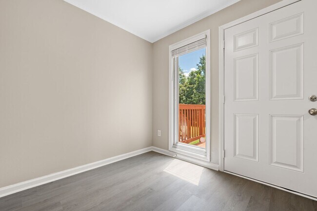 Building Photo - 8 Hayti Ln