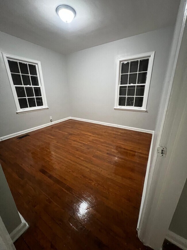 Building Photo - 1833 Ridgeland Dr