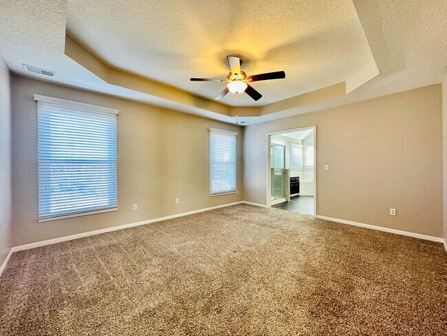 Building Photo - **BRAND NEW CARPETS** Beautiful Home in Bl...