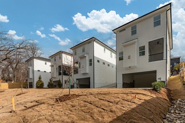 Building Photo - Gorgeous 4-bedroom, 4-bathroom Modern Home Durham, NC