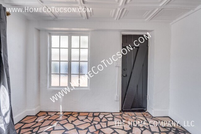 Building Photo - 940 E Florita St