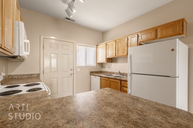 Building Photo - Newly Remodeled 3 Bedroom, 2 Bathroom Upst...