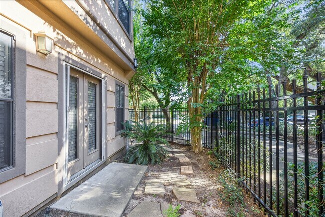Primary Photo - 2422 Dorrington St