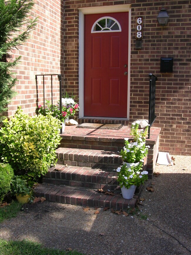 Front Entrance - 608 Boissevain Ave