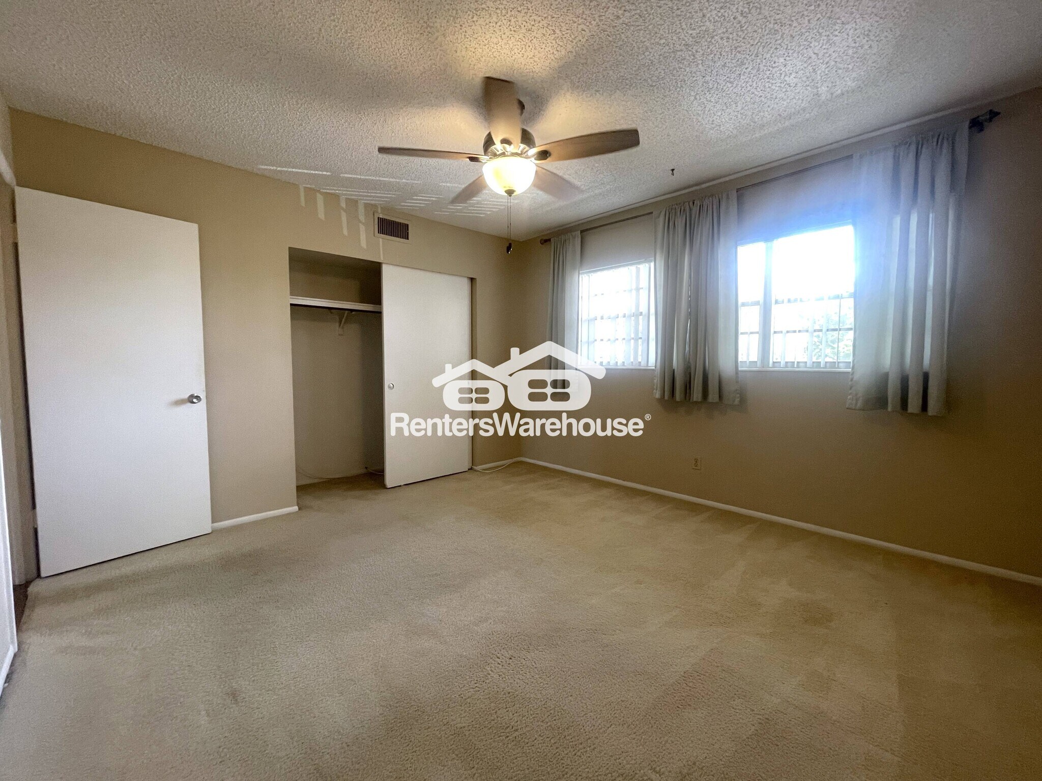 Building Photo - 2402 Ecuadorian Way