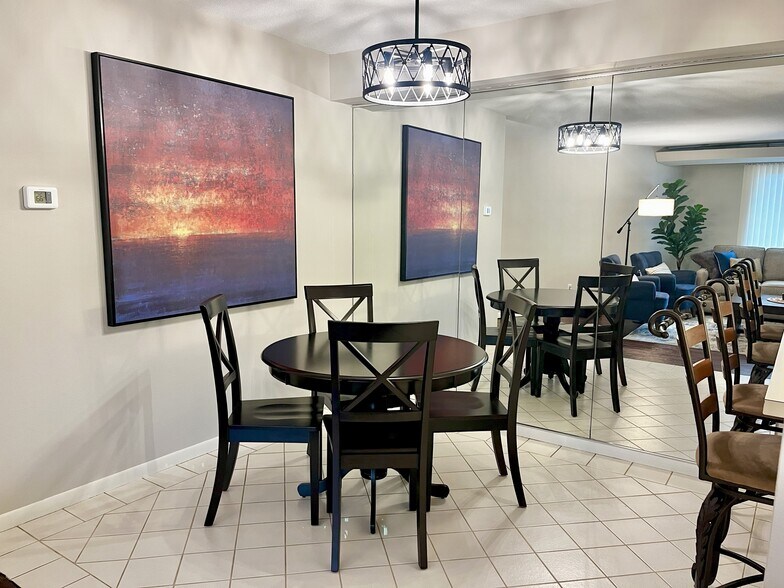 Dining/kitchen table - 5420 Three Points Blvd