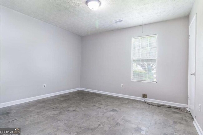 Building Photo - 5437 Glen Haven Dr