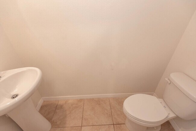 Building Photo - 8 Bella Oaks Dr