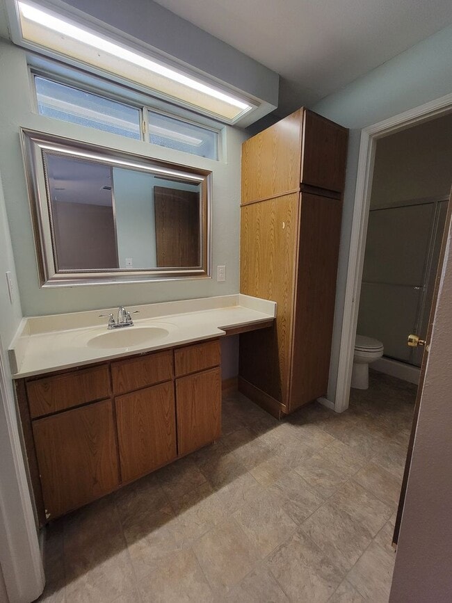 Building Photo - *Wait list full- Currently not accepting applications* 3 Bedroom 2 Bathroom in NW Visalia with Ya...