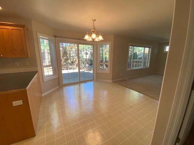 Building Photo - MOVE IN SPECIAL $500 OFF FIRST MONTHS RENT IF MOVED IN BY January 2026/ Location Location