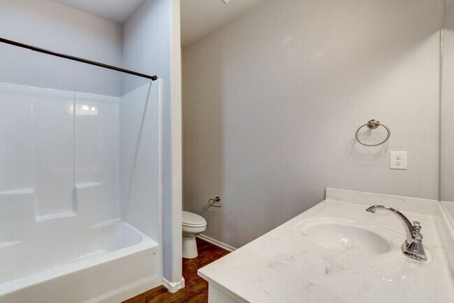 Building Photo - Unique 4/2/2 Near Downtown Tulsa!