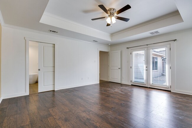 Building Photo - 5918 Southampton Pl