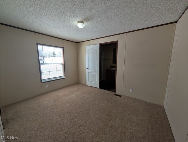 Building Photo - 235 Chaucer Ct