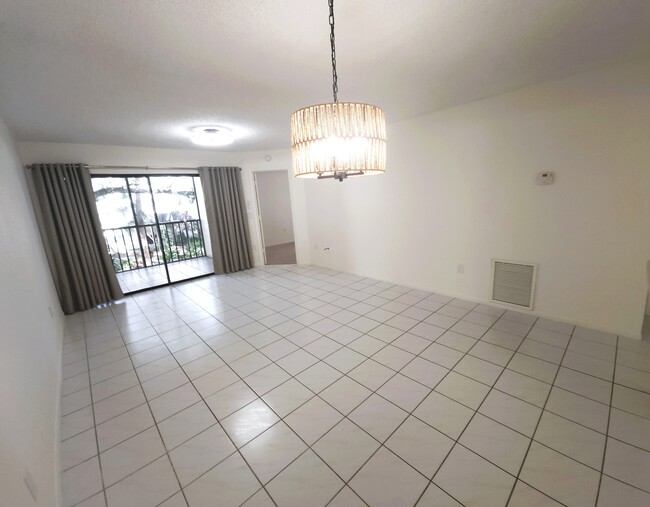 Dining area - 15075 Parkside Dr