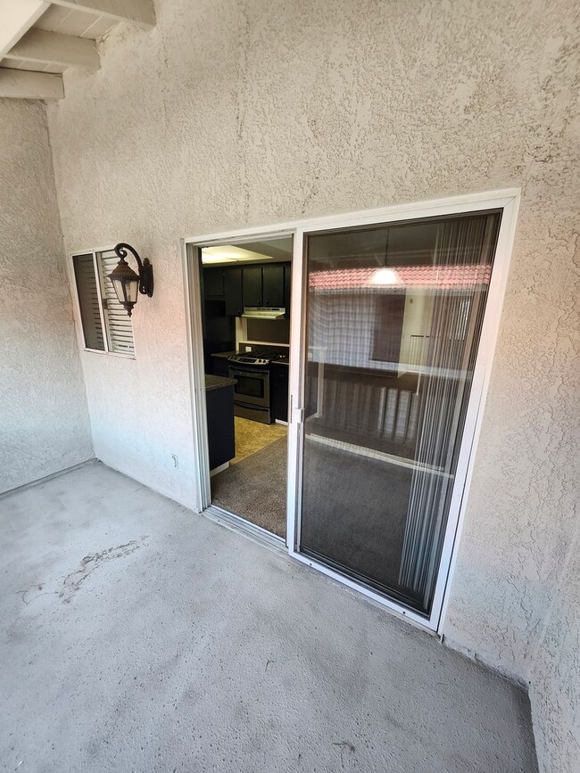 Building Photo - Beautiful 2 bedroom 1.75  bath Home Alta Loma