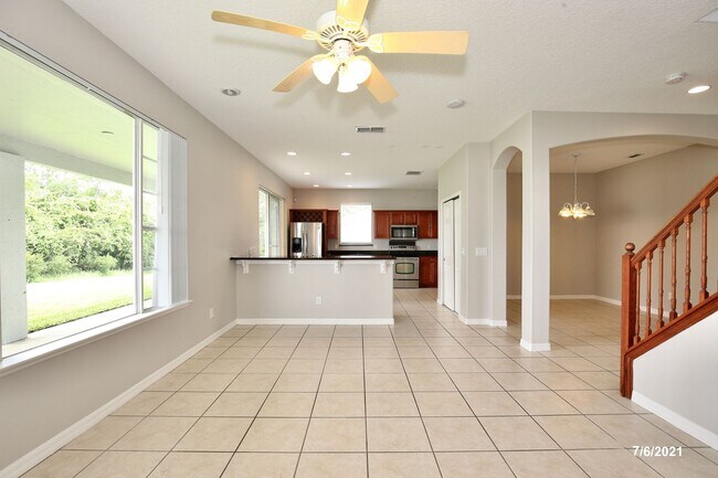 Building Photo - Gorgeous 4/2.5 Home with a 2 Car Garage Lo...