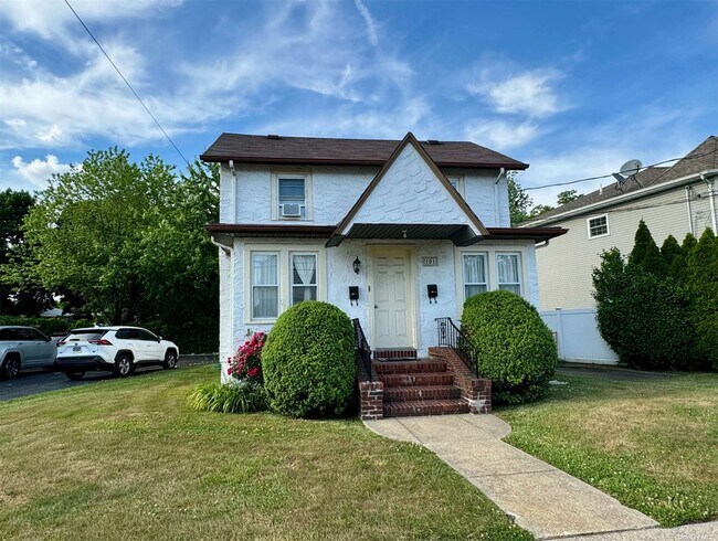Primary Photo - 101 Burtis St
