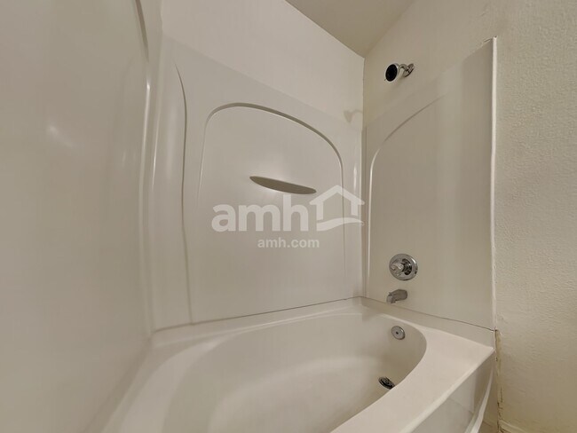 Building Photo - 611 Desert Silk Ct