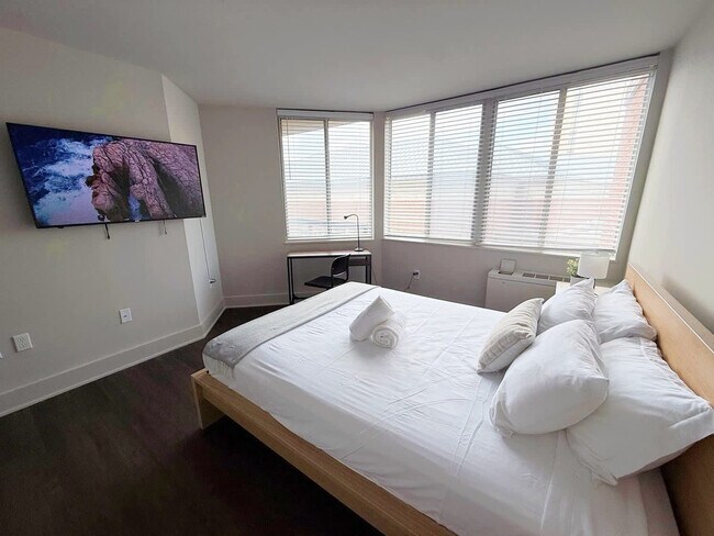 Building Photo - 801 15th St S